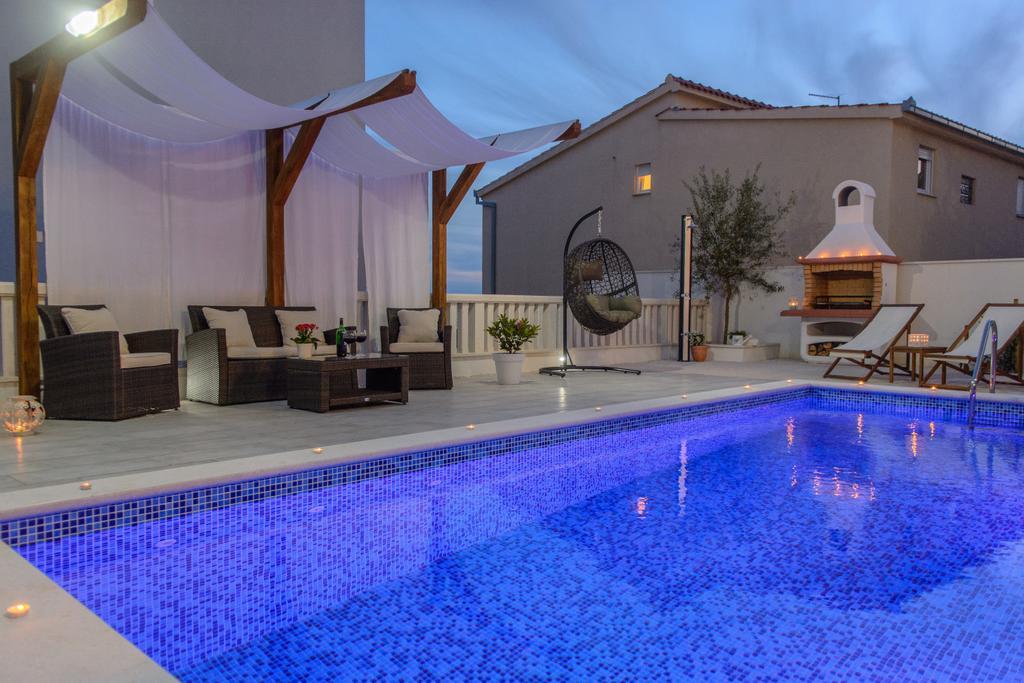 Apartments Villa Atlantis Trogir Eksteriør bilde