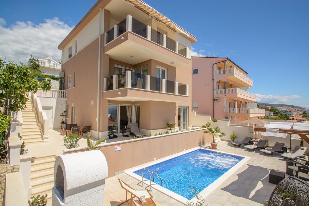 Apartments Villa Atlantis Trogir Eksteriør bilde