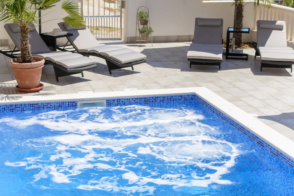 Apartments Villa Atlantis Trogir Eksteriør bilde
