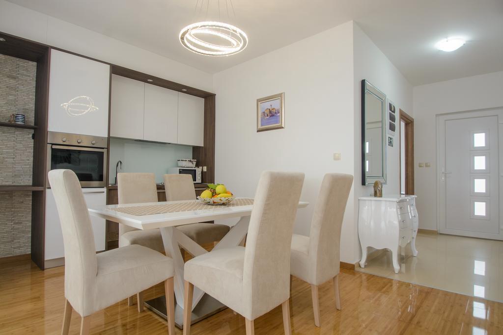 Apartments Villa Atlantis Trogir Eksteriør bilde