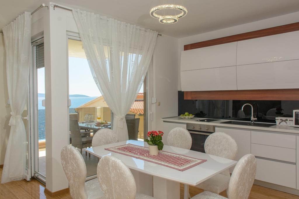 Apartments Villa Atlantis Trogir Eksteriør bilde