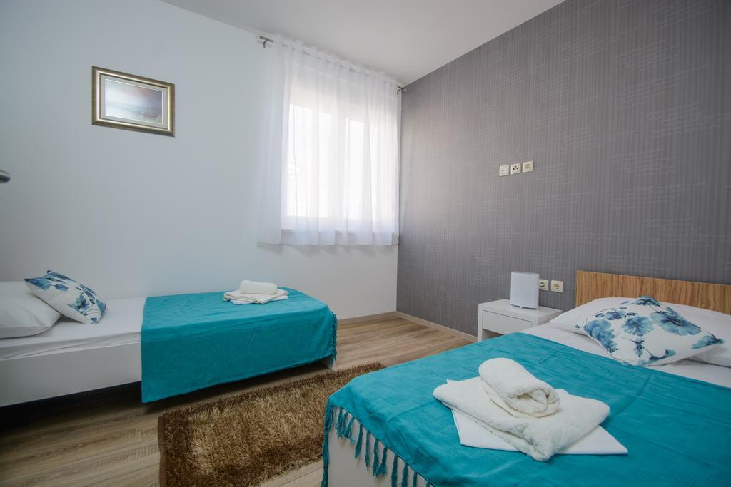 Apartments Villa Atlantis Trogir Eksteriør bilde