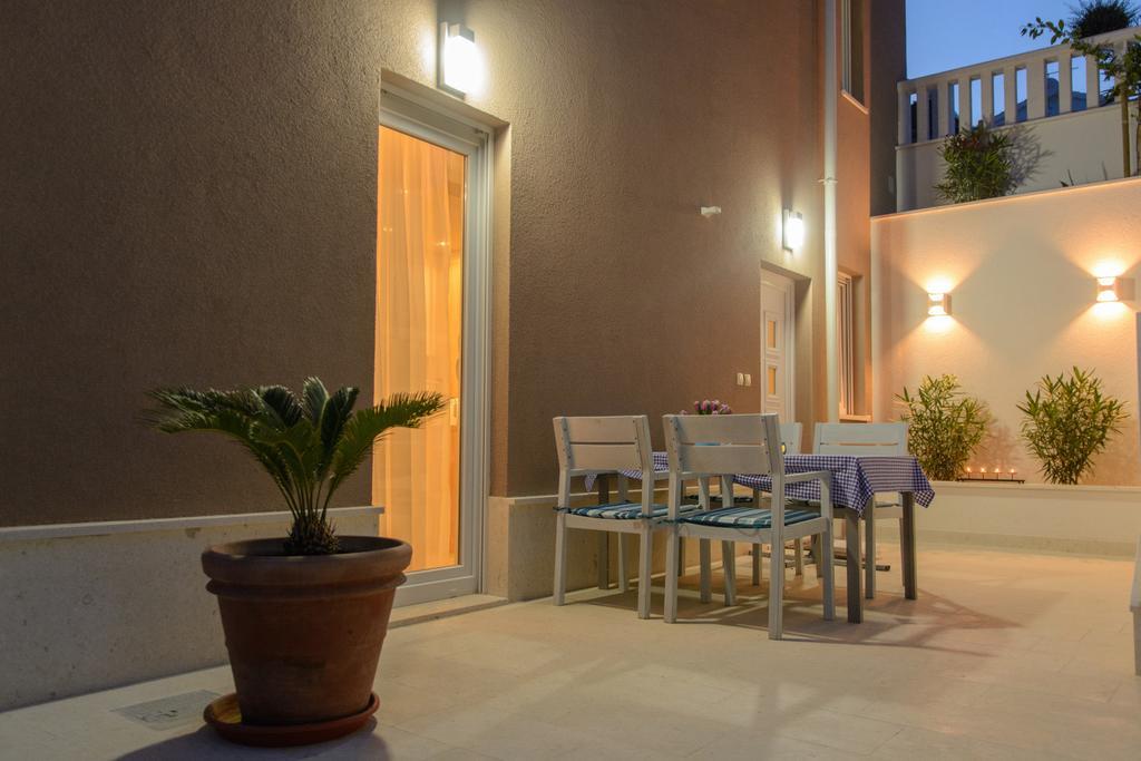 Apartments Villa Atlantis Trogir Eksteriør bilde