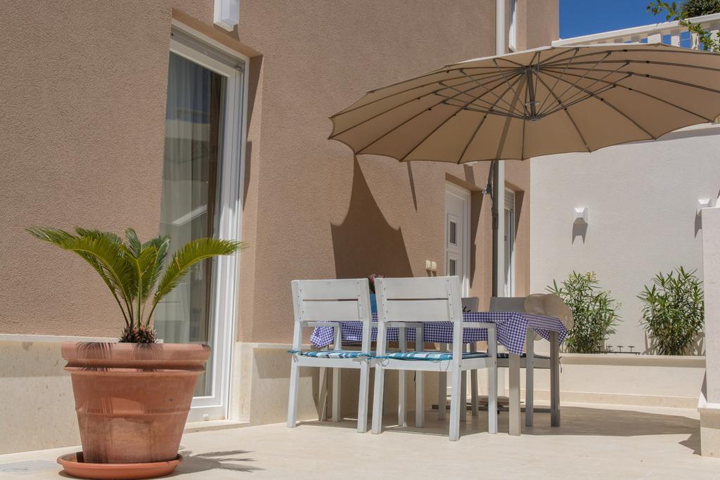 Apartments Villa Atlantis Trogir Eksteriør bilde